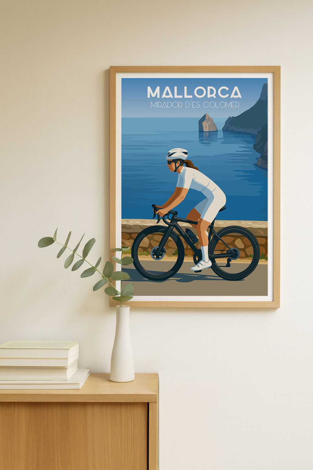 Póster y láminas de ciclista en el Mirador de Es Colomer, Mallorca