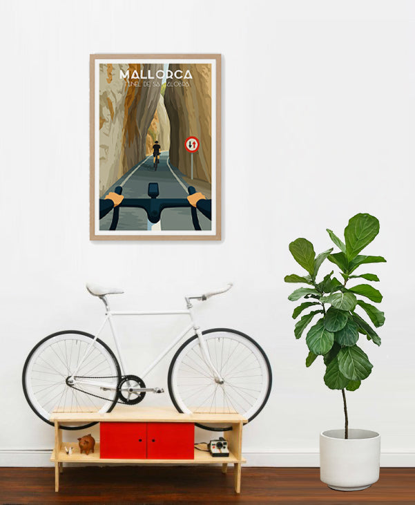 Póster y láminas de ciclistas en Sa Calobra, Mallorca